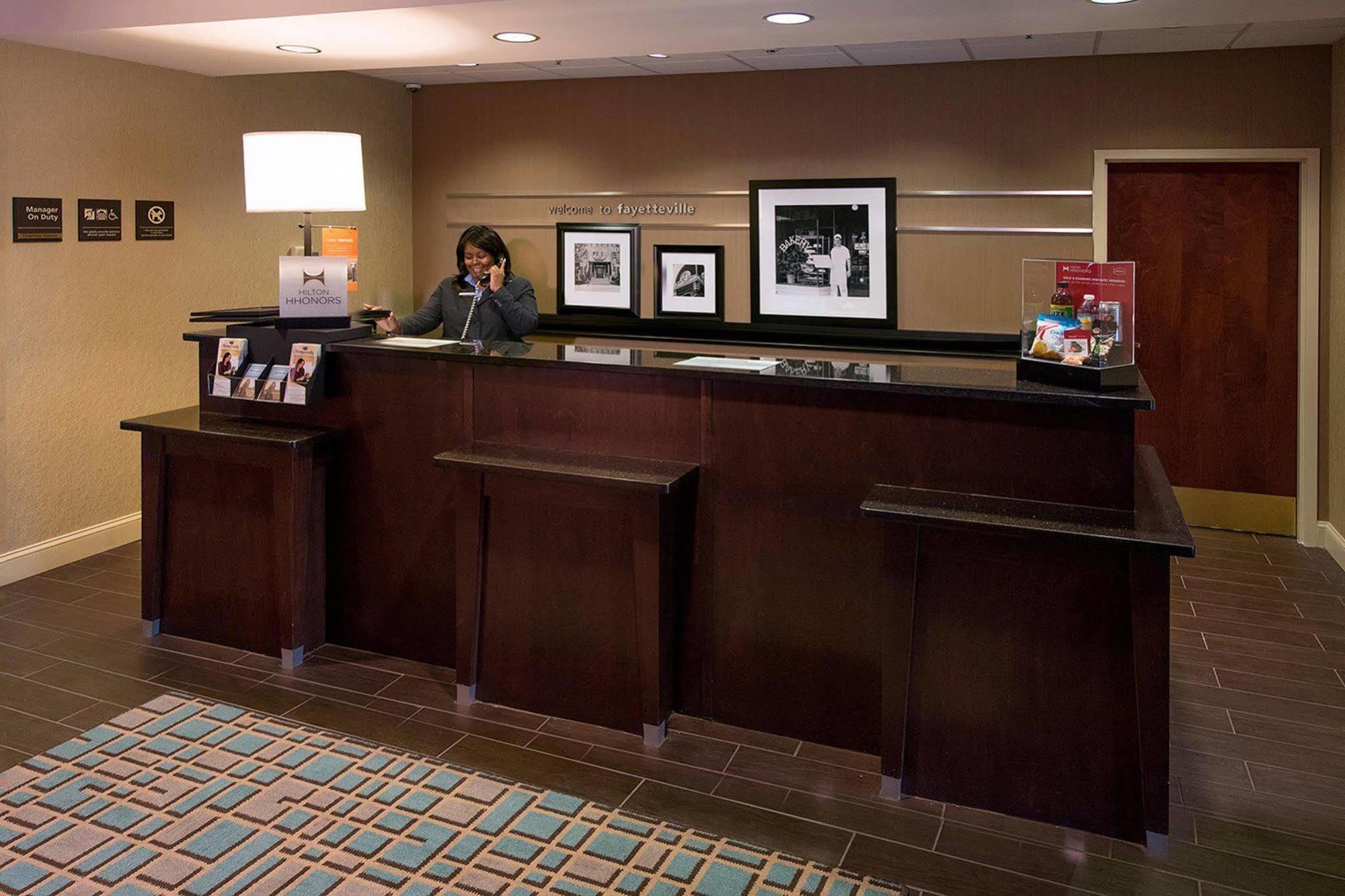 Hampton Inn Fayetteville Luaran gambar