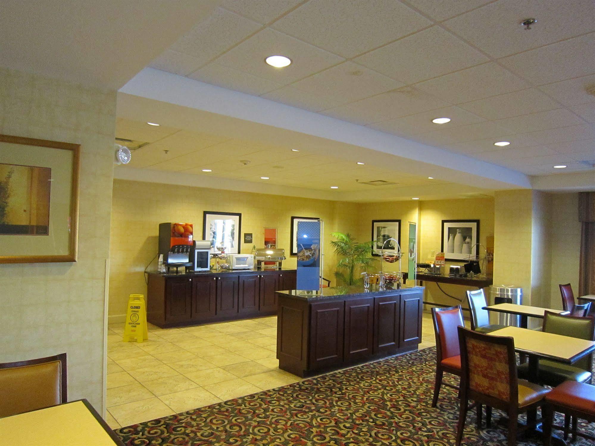 Hampton Inn Fayetteville Luaran gambar