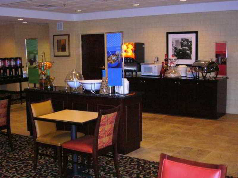 Hampton Inn Fayetteville Restoran gambar